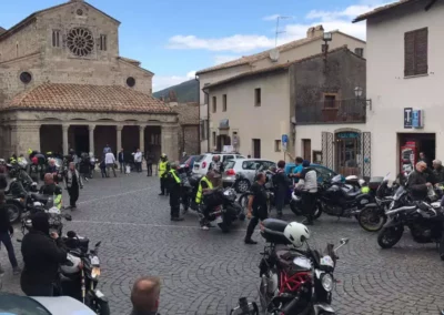 Wonder Italy Moto Motociclisti in piazza